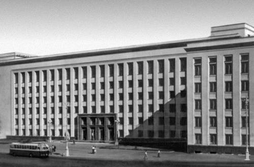 Главный корпус Белорусского университета. 1958—61. Архитектор М. И. Бакланов.
