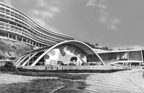 Бразилия. А. Э. Рейди. Ансамбль зданий на холме Педрегулью Рио-де-Жанейро. 1950—52.