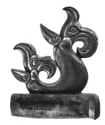 Резное изображение грифа из первого Туэктинского кургана (дерево). 5—3 вв. до н. э. Эрмитаж. Ленинград.