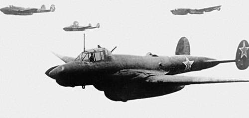 Пикирующие бомбардировщики Пе-2. 1943.