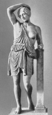 Поликлет. «Раненая амазонка». Мраморная римская копия с бронзового оригинала. Около 440—430 до н. э. Метрополитен-музей. Нью-Йорк.