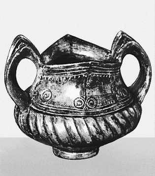 Керамический сосуд из Омолицы. 1-я пол. 2-го тыс. до н. э. Народный музей. Белград.