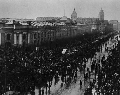 Демонстрация революционеров, освобожденных из тюрьмы. Март 1917. Якутск.