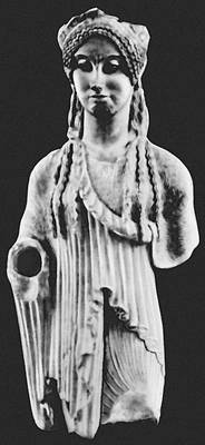 Кора «674». Мрамор. Кон. 6 в. до н. э. Музей Акрополя. Афины.