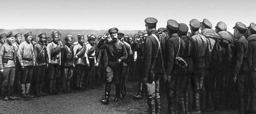М. В. Фрунзе на смотре Татарской бригады. Восточный фронт. 1919.