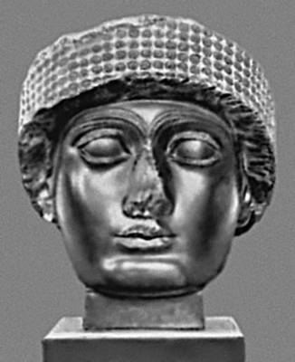 Скульптура. Голова статуи (из Лагаша, Месопотамия). Диорит. 22 в. до н. э. Лувр. Париж.