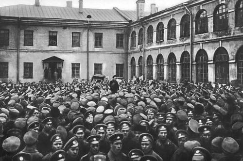 Митинг в гренадерских казармах. Петроград. Октябрь 1917.