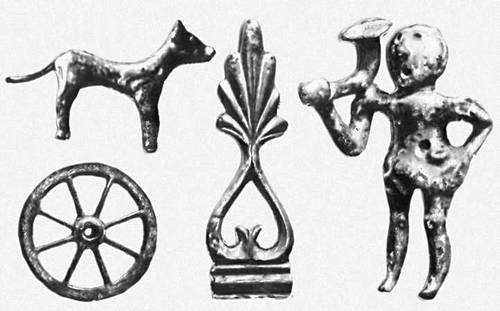 Мелкие бронзовые предметы, найденные в Страдонице.