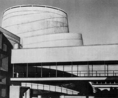 Сантьяго. Здание экономической комиссии ООН для Латинской Америки. 1967. Архитектор Э. Дюарт.