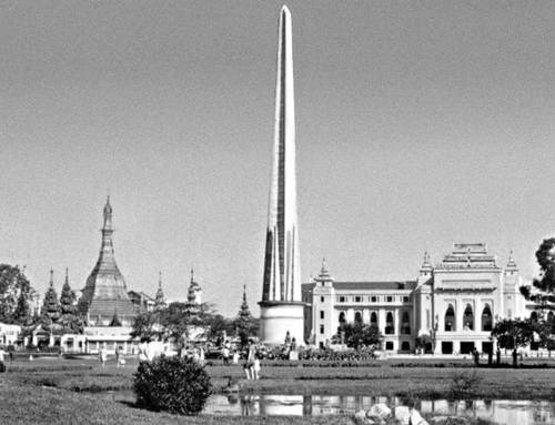 Бирма. Рангун. Центральная площадь города. На переднем плане — обелиск Независимости.