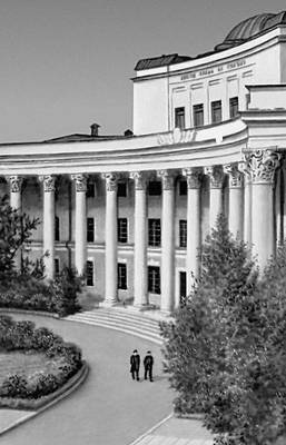 Главный корпус Монгольского государственного университета. 1943—46. Архитектор Н. М. Щепетильников.
