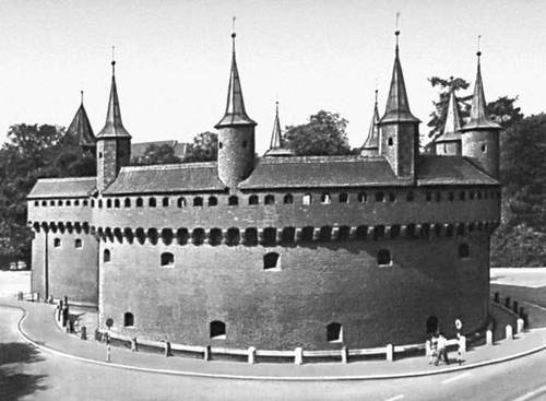 Барбакан в Кракове. 1498—99.