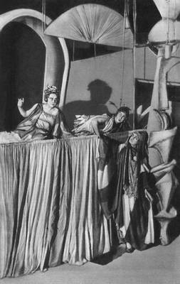 Сцена из спектакля «Принцесса Турандот» К. Гоцци в постановке Е. Б. Вахтангова. 1922.