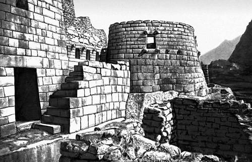 Руины крепости Мачу-Пикчу близ Куско.15 в.