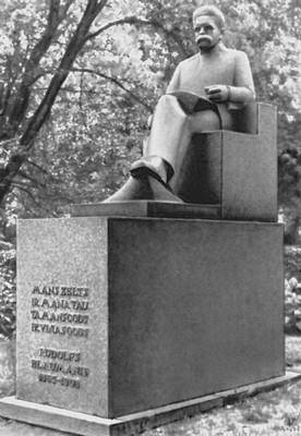Т. Залькалн. Памятник Р. Блауманису в Риге. Гранит. 1929.