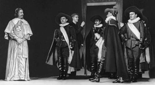 Франция. Сцена из спектакля «Три мушкетёра» по А. Дюма. «Театр де ла Сите». 1958.