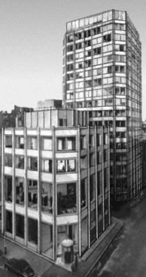 Лондон. Здание редакции журнала «Экономист». 1964. Архитекторы А. и П. Смитсон.
