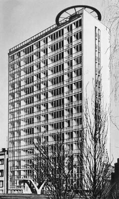 Жилой дом на Рондо Вашингтона. 1962—63. Архитектор М. Лейкам.