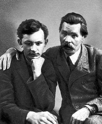 М. Горький с сыном Максимом. Париж. 1912.