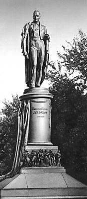 Памятник А. С. Грибоедову в Москве. Скульптор А. А. Мануйлов. 1959.