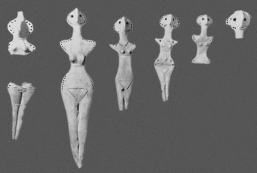 Позднетрипольские статуэтки (конец 3-го тыс. до н. э.). Из Выхватинского могильника. Из раскопок Т. С. Пассек (1948—60).