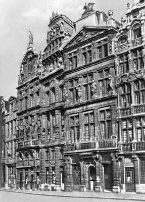Бельгия. Г. де Брёйн и д р. Гильдейские дома на пл. Гранд-плас в Брюсселе 1696—1720.