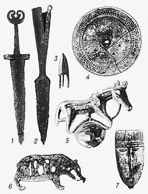 Предметы из Ишимского клада: 1 — железный кинжал; 2 — железный наконечник копья; 3 — медный наконечник стрелы; 4 — металлическое зеркало (обратная сторона); 5 — бронзовая фигурка лошади; 6 — медная фигурка зверя (медведя?); 7 — металлическая пластинка с изображением человеческого лица.
