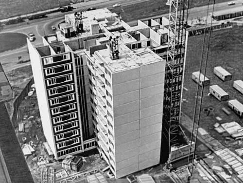 Строительство одного из экспериментальных жилых домов в 1974 в Тропарёве. Москва.