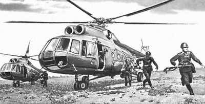 Советские сухопутные войска на учениях. Десант с вертолетов.