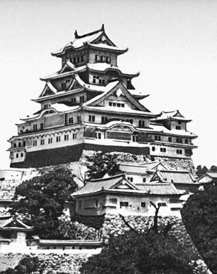 Япония. Архитектура 7—17 вв. Замок Химэдзи в Хиого. 1610.