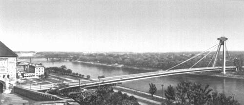 Река Дунай. Мост Словацкого национального восстания в Братиславе. 1966—73.