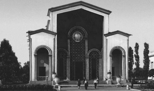 Павильон «Здравоохранение» (б. павильон Армянской ССР). 1939. Архитекторы К. С. Алабян и С. А. Сафарян.
