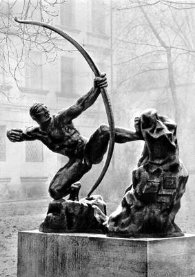 Э. А. Бурдель. «Геракл, стреляющий из лука». Бронза. 1909. Национальная галерея. Прага.