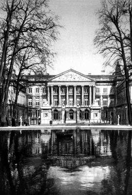 Брюссель. Дворец нации (парламент). 1779—83. Архитектор Б. Гимар.