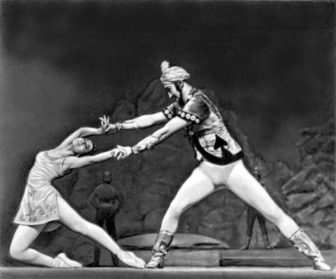 Театр оперы и балета им. Махтумкули. Сцена из балета: «Фирюза». А. Агаджикова. 1975.