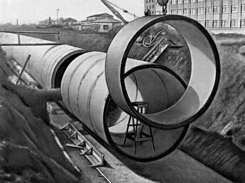 Прокладка магистральных подземных коммуникаций из железобетонных труб.