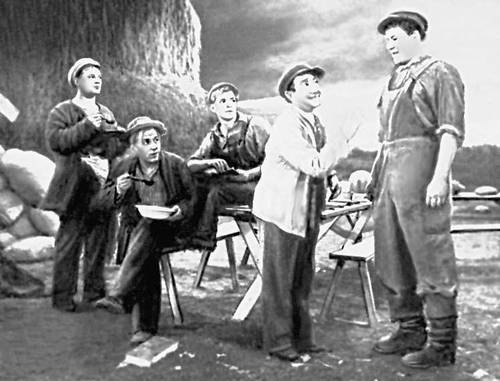 Кадр из фильма «Трактористы». Реж. И. А. Пырьев. 1939.