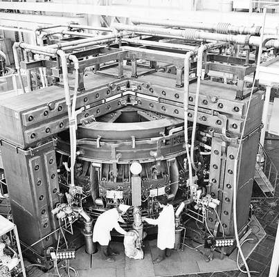 Термоядерная установка «Токамак-10». Институт атомной энергии им. И. В. Курчатова. Москва.