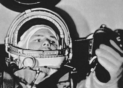 Ю. А. Гагарин в космическом корабле.
