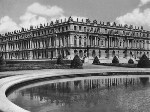 Версальский дворец. Северо-западная часть садового фасада. 1684—89. Архитектор Ж. Ардуэн-Мансар.