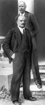 В. И. Ленин и М. Горький. Фрагмент группового снимка. 1920.
