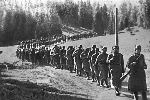 4-я Пролетарская бригада на марше через Зеленгору (Герцеговина). 1942.