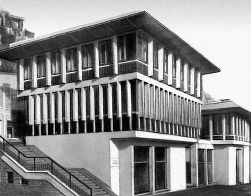 Стамбул. Административное здание. 1972. Архитектор Седат Хаккы Эльдем.
