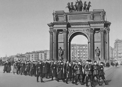 Отряды ленинградских рабочих отправляются на фронт. 1941.