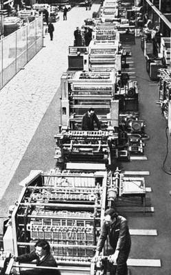 Сборочная линия полиграфических машин для офсетной печати на Рыбинском заводе полиграфических машин. Ярославская область.