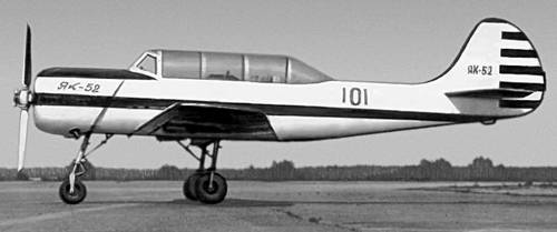 Учебно-тренировочный самолет Як-52.