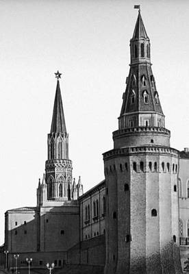 П. Солари. Угловая Арсенальная (Собакина) башня Московского Кремля. 1492—93.