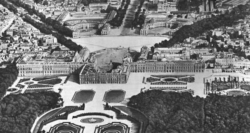 Версаль. Дворец, часть парка и «трилучье» улиц города. Вид с вертолёта.