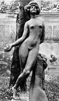 Э. А. Бурдель. «Плод», или «Гесперида». Бронза. 1906—11. Музей Бурделя. Париж.
