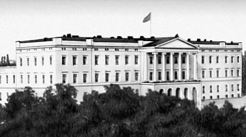Осло. Королевский дворец. 1824—48. Архитектор Х. Д. Ф. Линстов.